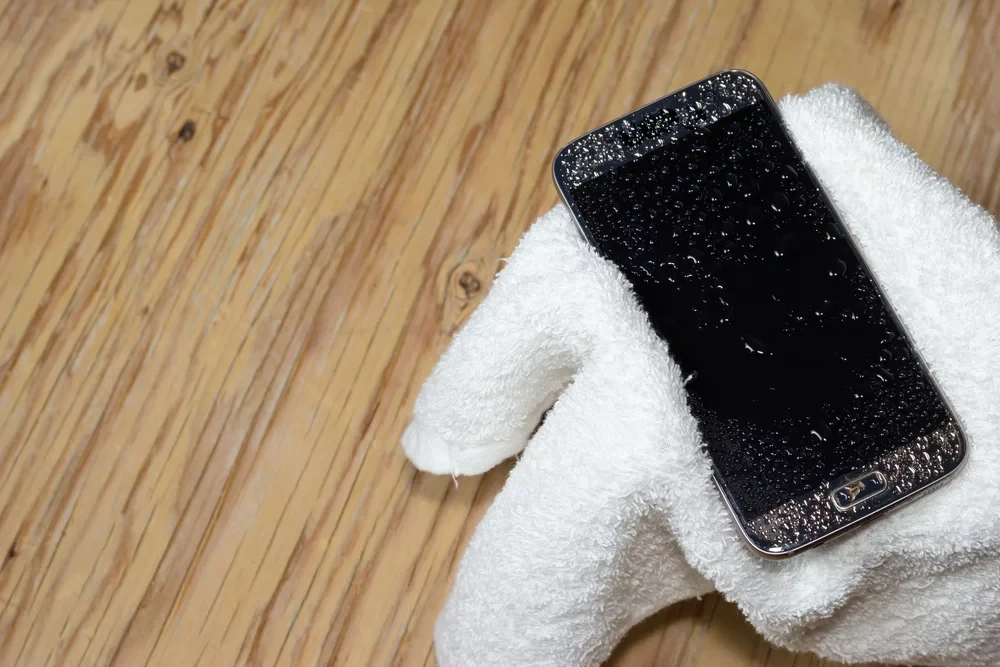Engineering Precision The Best Methods for Water Damage Phone Repair